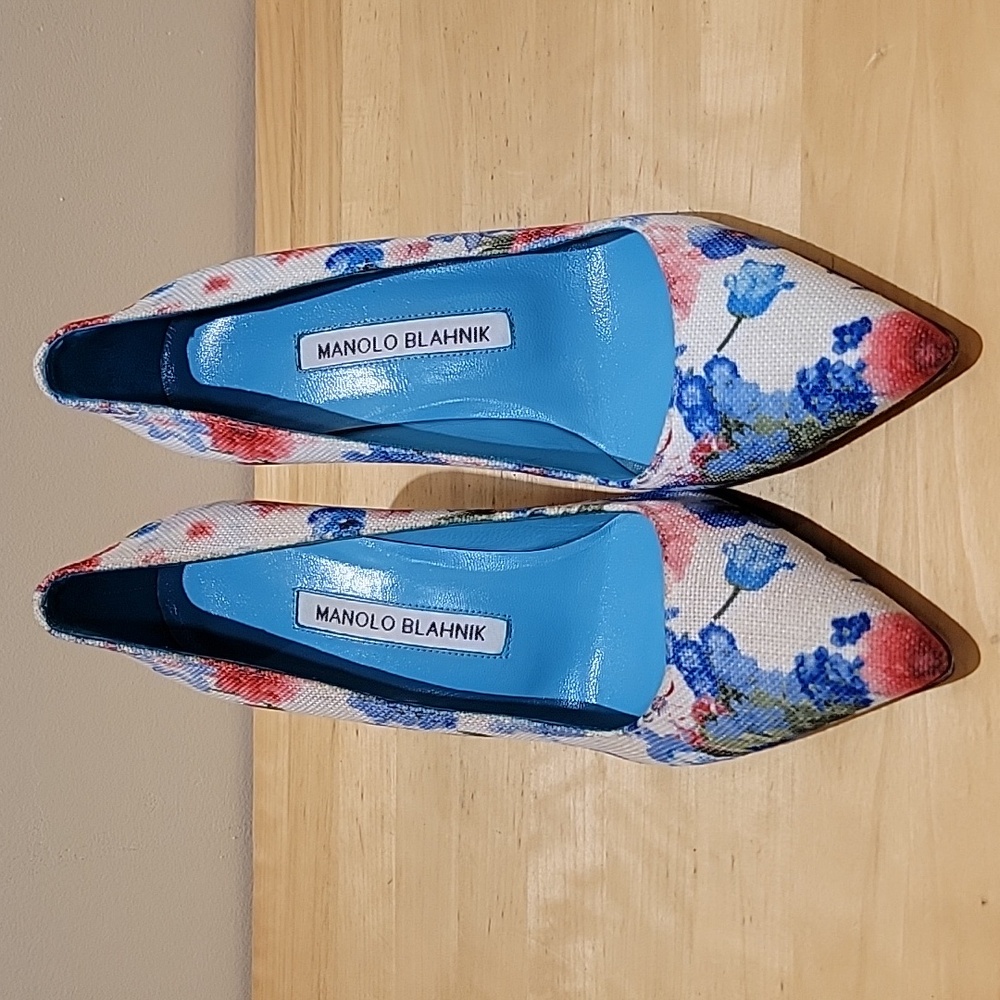 Manolo Blahnik Pointed Toe Floral Canvas Pumps - Picture 2 of 14